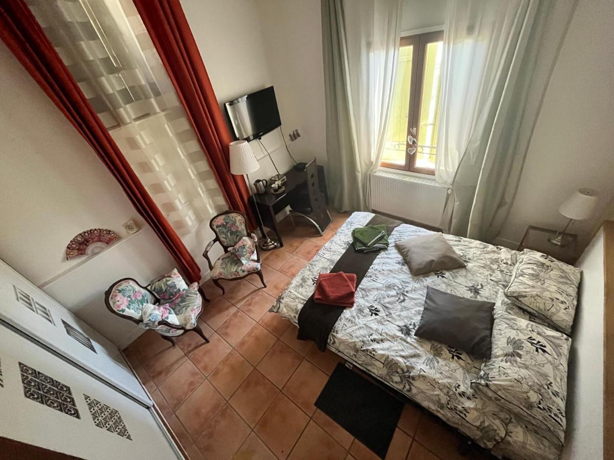 Le Donjon De La Roquette Apartment Arles Ngoại thất bức ảnh